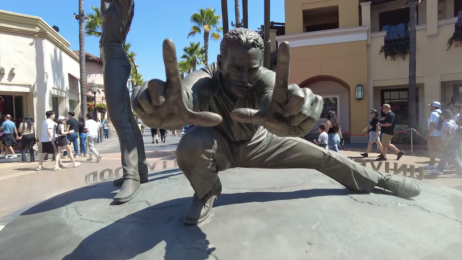 Cali Day 3 Universal Studios Hollywood Ollivander's, Lard Lad Doughnuts, and a lot of Character sightings.